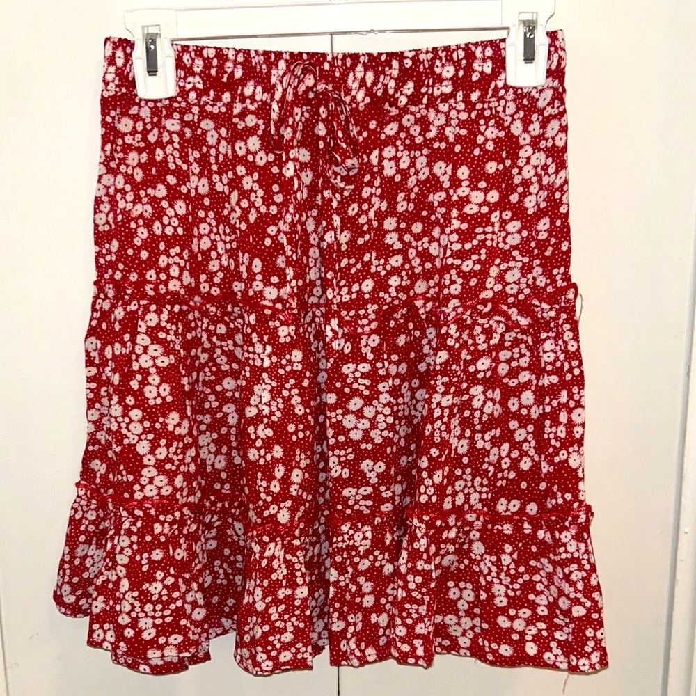 New Romwe Red with White Floral Print Flowy Loose fitting Skirt Medium NWT